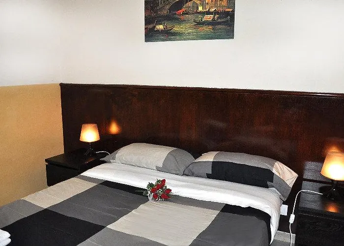 Friend House Rom