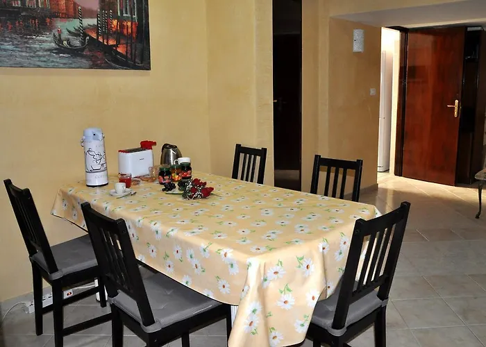 Friend House Rom