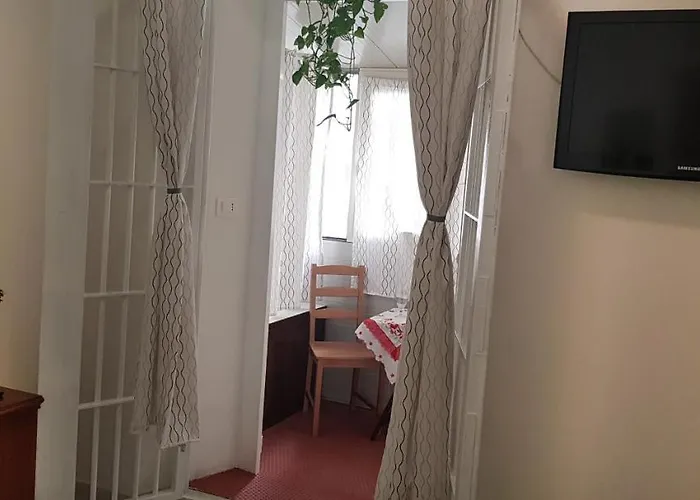Friend House Rom